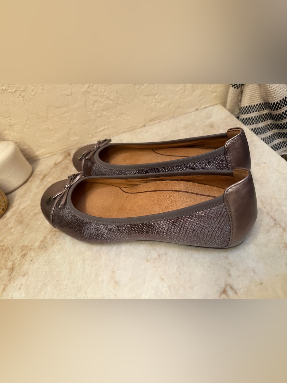Vionic Minna Pewter snake print leather flats sz 7 - Picture 7 of 9
